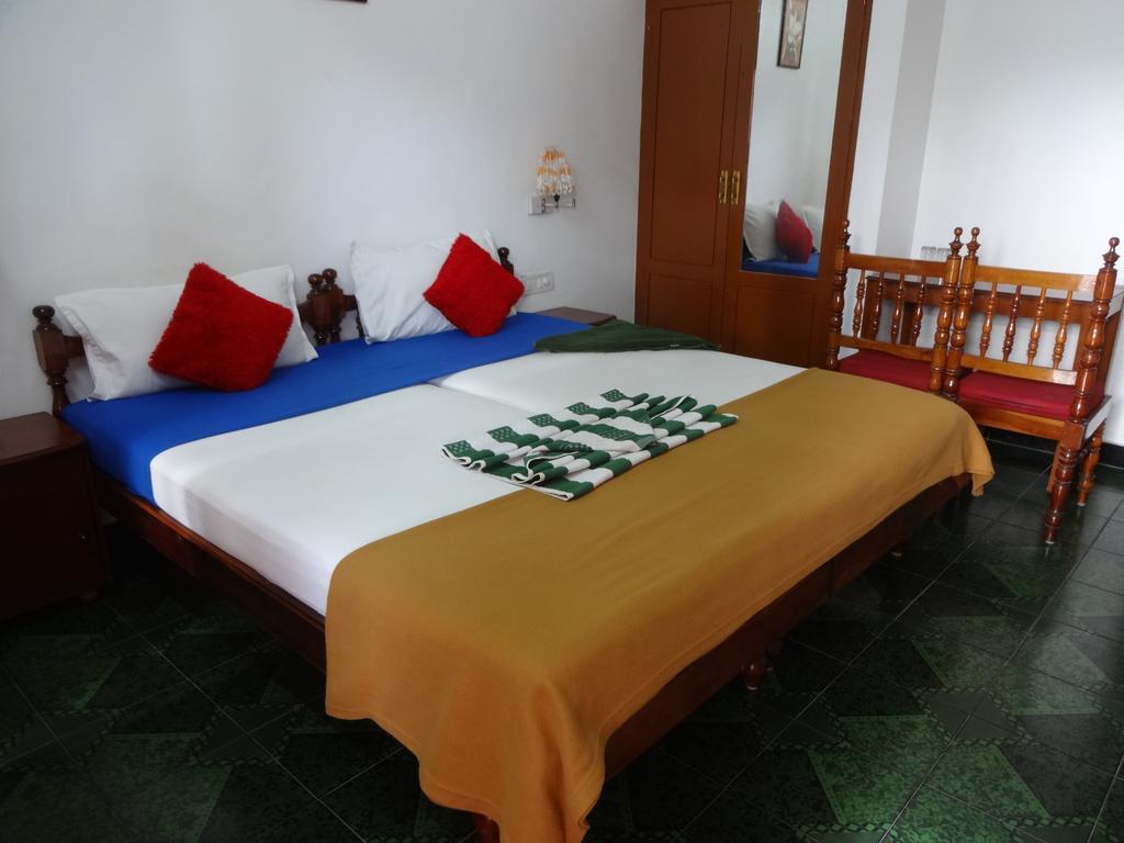 Hotel Sea View Palace - The Beach Hotel Kovalam Esterno foto