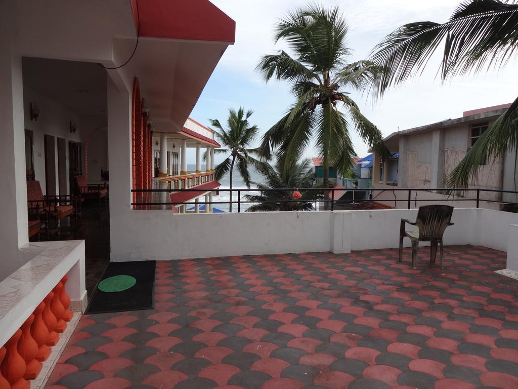 Hotel Sea View Palace - The Beach Hotel Kovalam Esterno foto