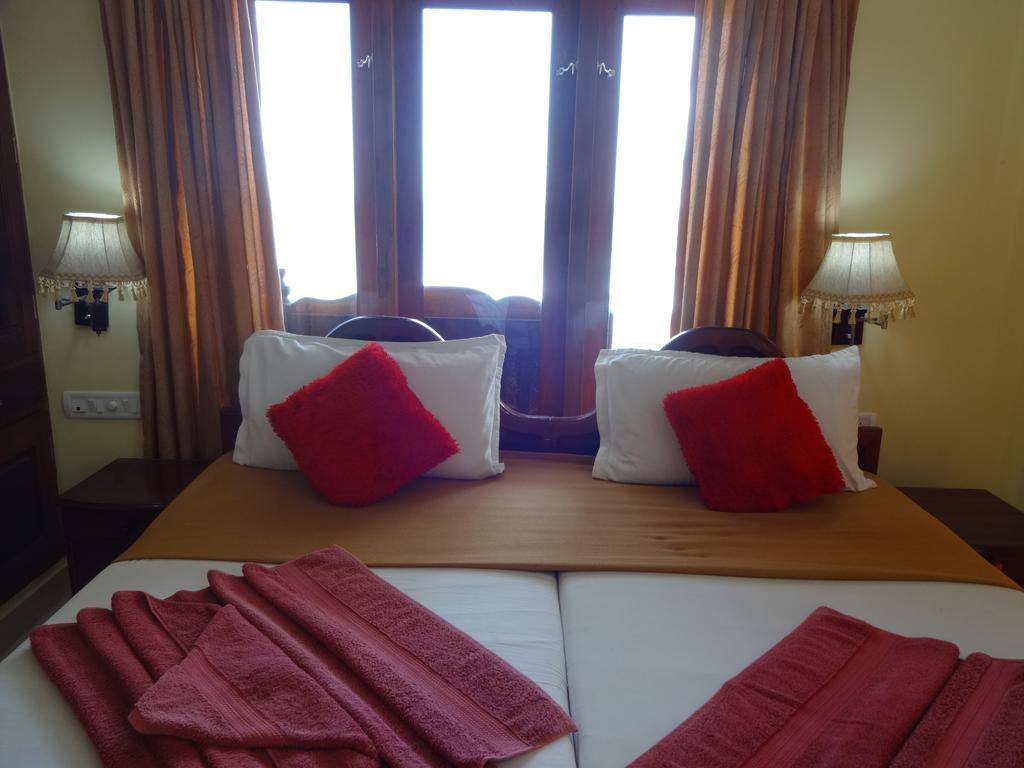 Hotel Sea View Palace - The Beach Hotel Kovalam Esterno foto