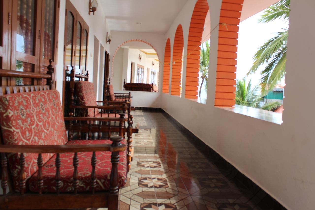 Hotel Sea View Palace - The Beach Hotel Kovalam Esterno foto