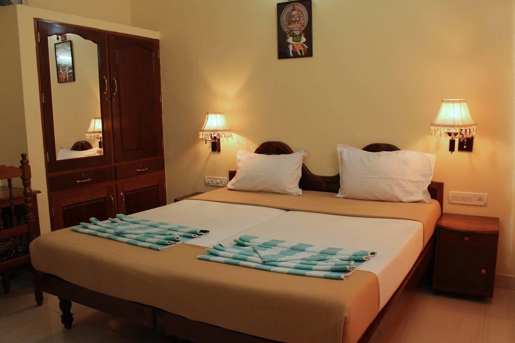 Hotel Sea View Palace - The Beach Hotel Kovalam Esterno foto