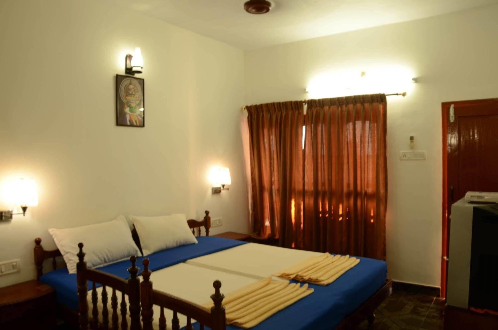 Hotel Sea View Palace - The Beach Hotel Kovalam Esterno foto