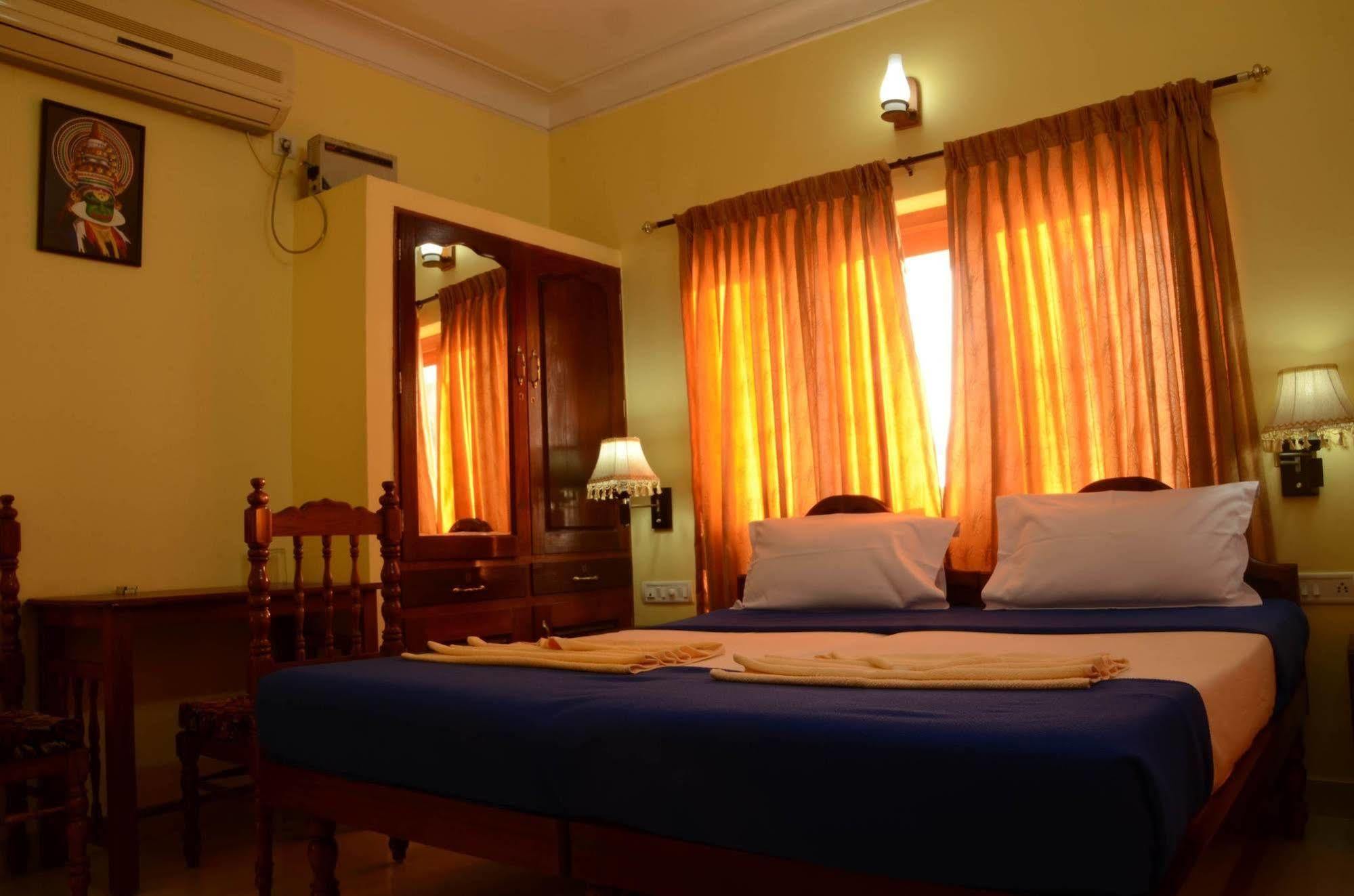 Hotel Sea View Palace - The Beach Hotel Kovalam Esterno foto
